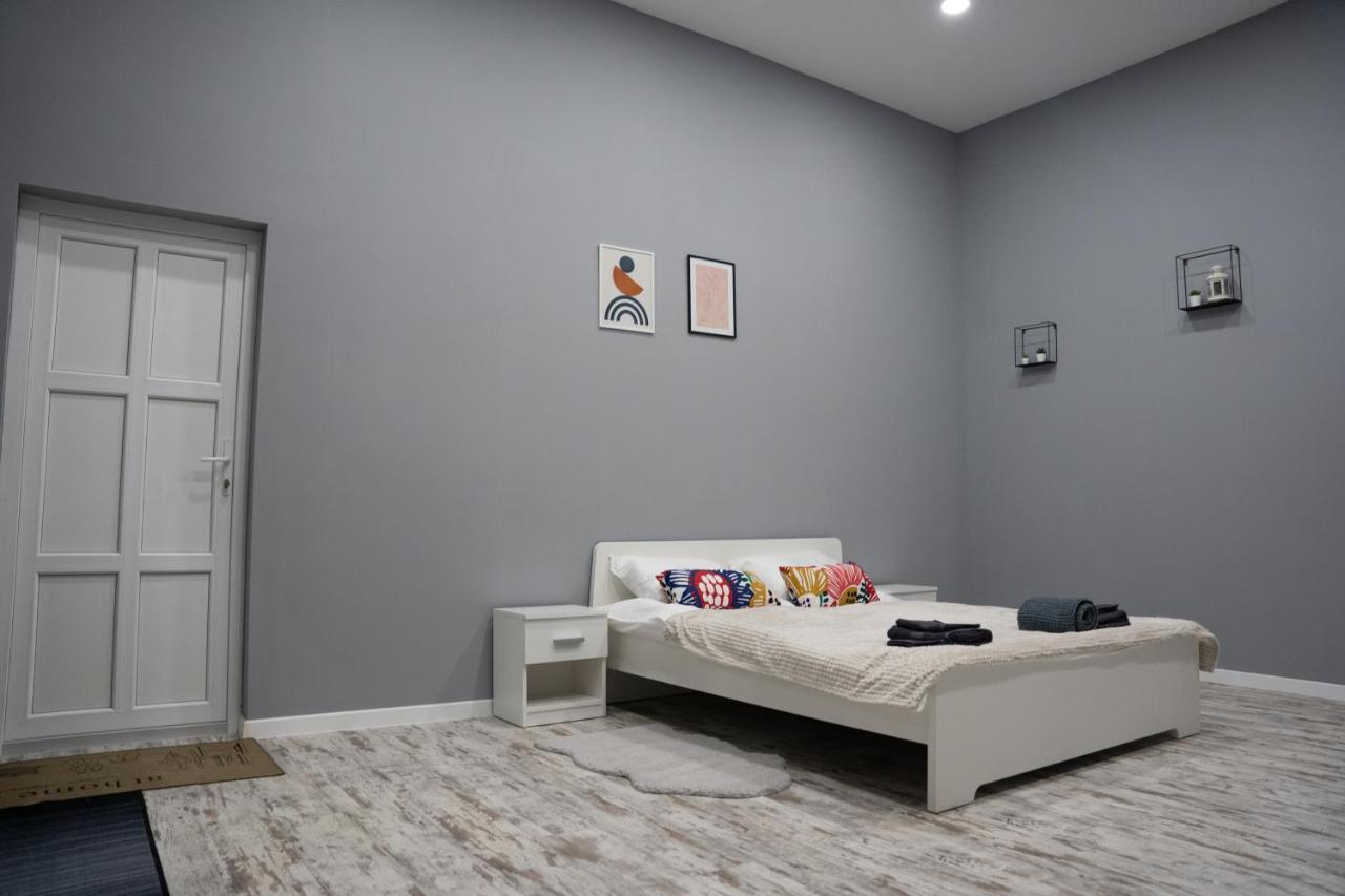Soho Apartments Лвив Екстериор снимка